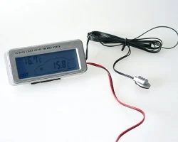 Digital termometer med blått ljus,