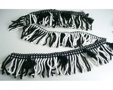 Köp Vindrute-Dekor Fransar & Toffsar - Black/White Vindrute-Dekor Fransar & Tofsar - Black/White