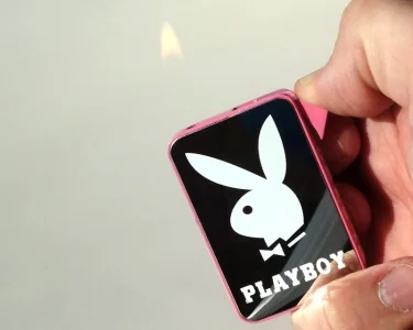 Playboy-tändare Krom & Rosa