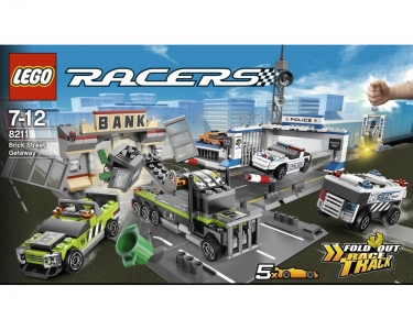 Köp LEGO Racers 8211 Flykten från Klossgatan