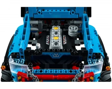 LEGO Technic 42070, 6x6 All Terrain Tow Truck
