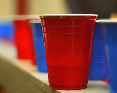 Beer Pong 48-delars set, Muggar & Bollar