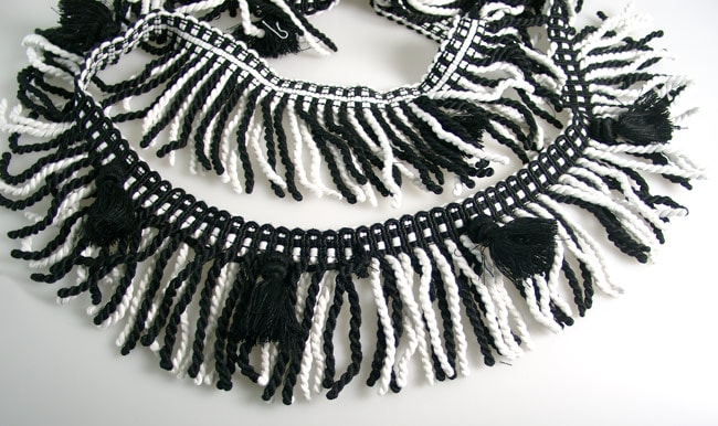 Köp Vindrute-Dekor Fransar & Toffsar - Black/White Billigt Online